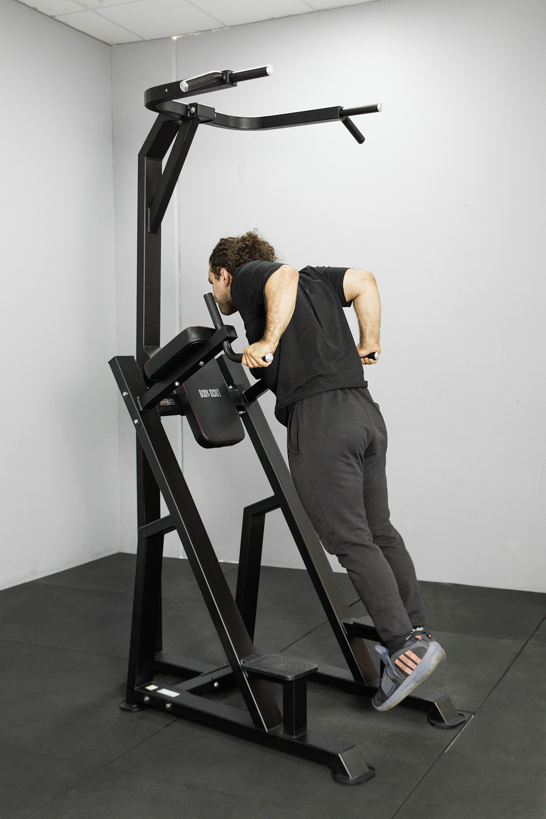 Body Iron Commercial Vertical Knee Raise / Dip / Pull Up Power Tower