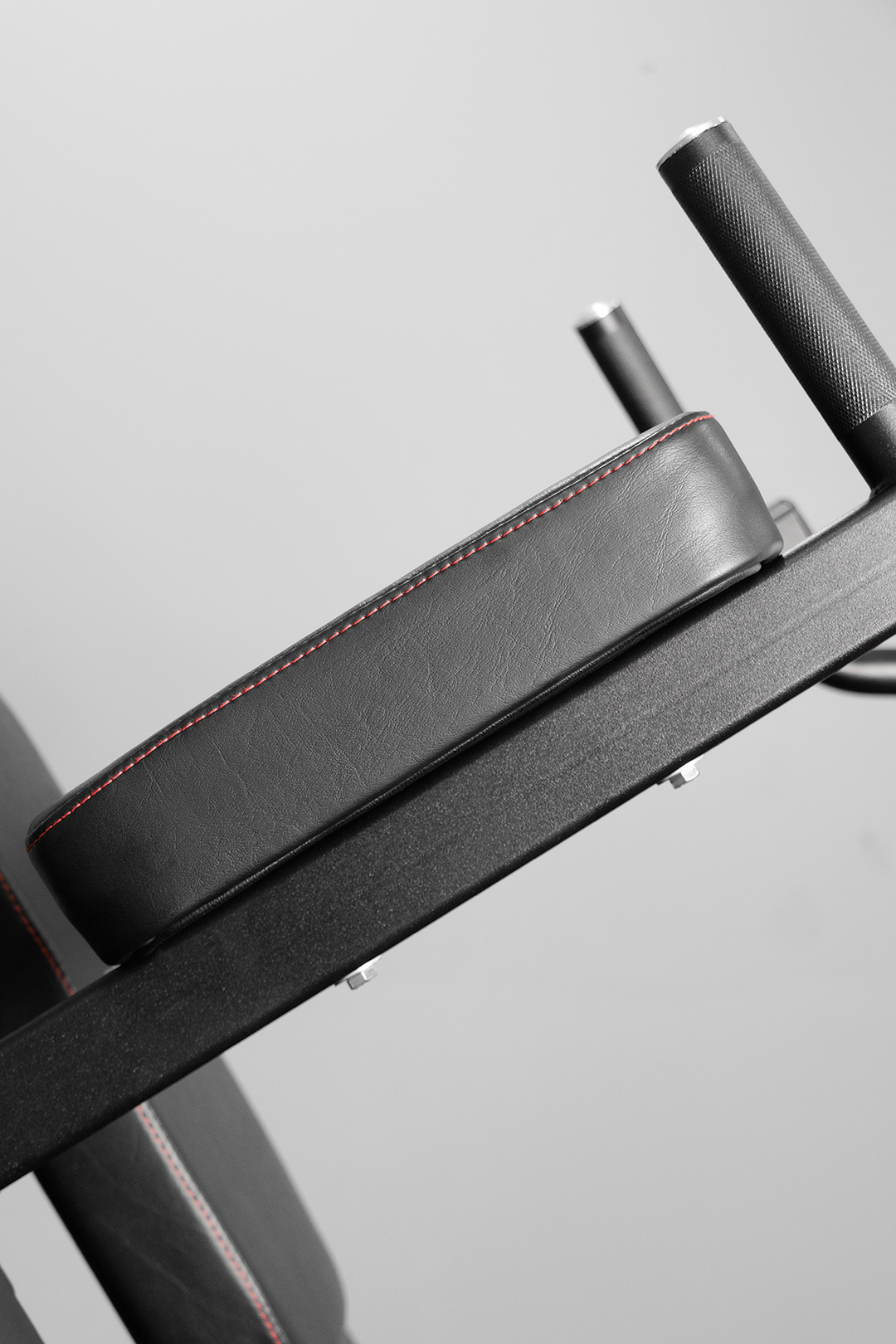 Body Iron Commercial Vertical Knee Raise / Dip / Pull Up Power Tower