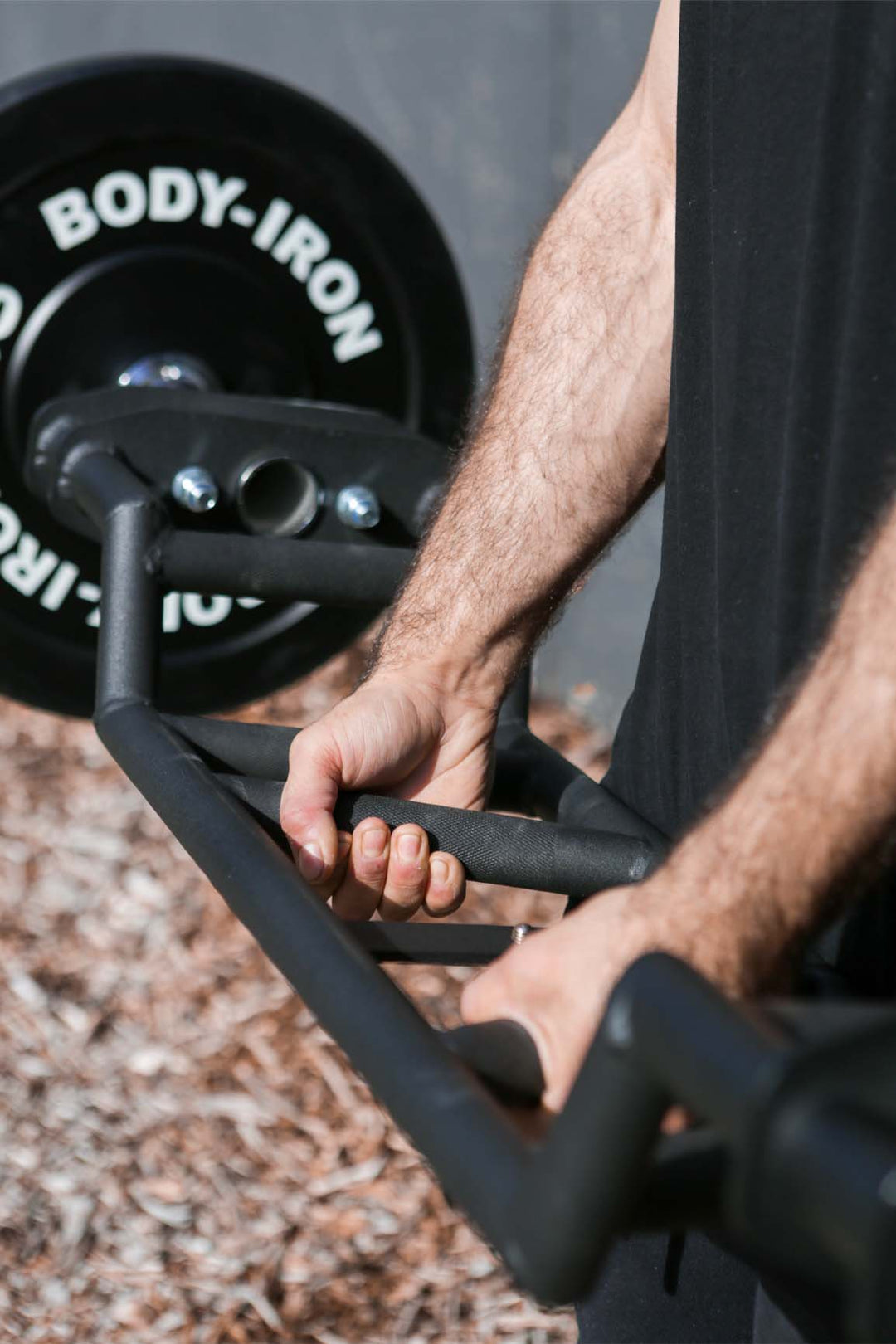 Close up of knurl on of Cambered swiss bar
