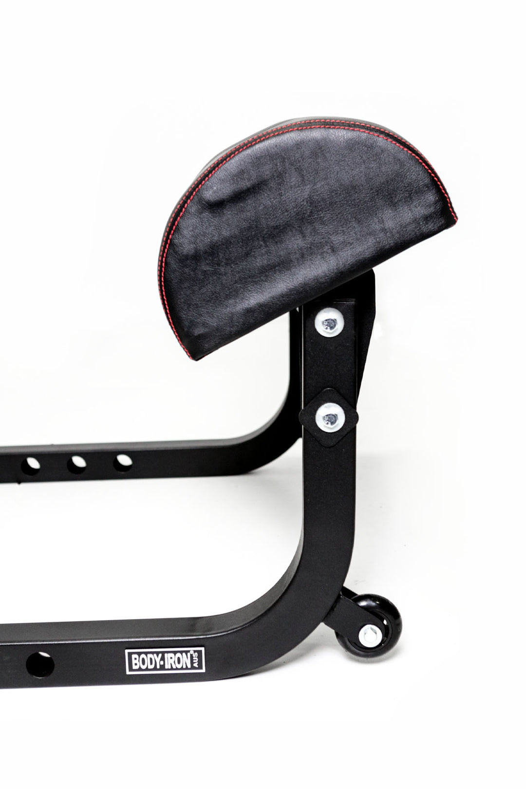 Back pad and transport wheels on hip thrust station