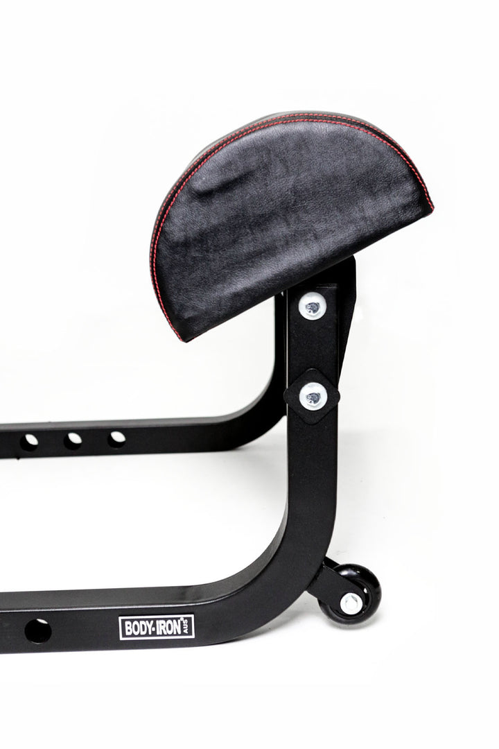 Back pad and transport wheels on hip thrust station