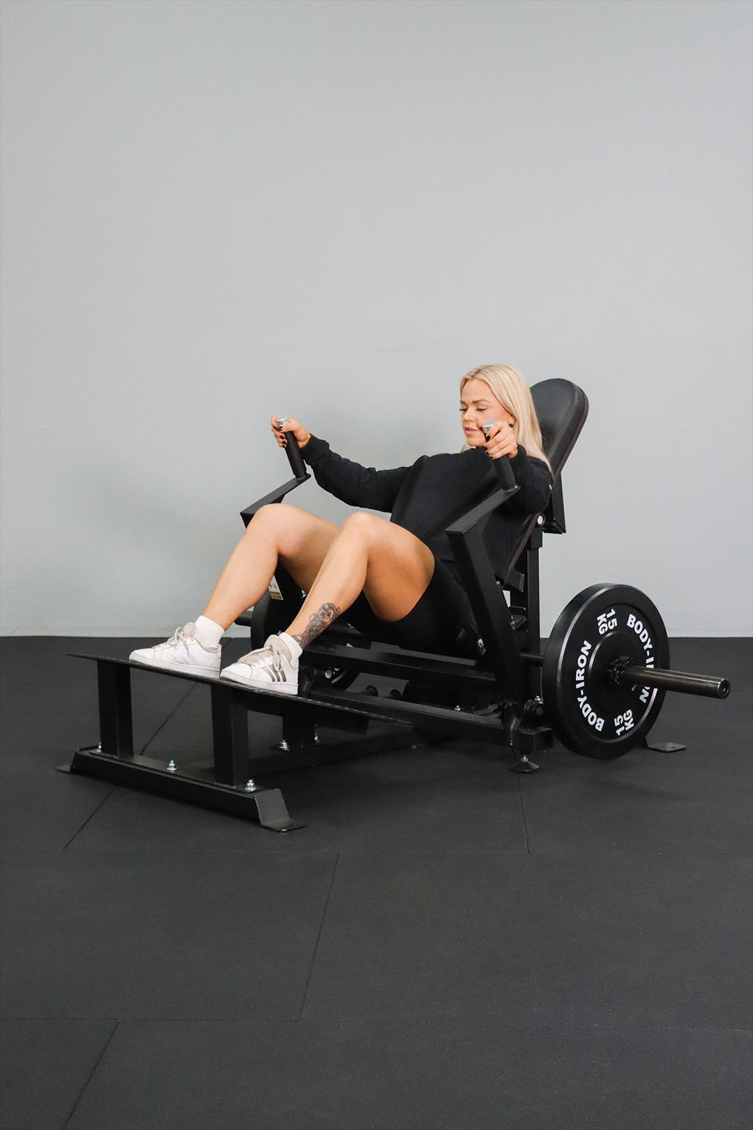 Body Iron Commercial Hip Thrust Machine